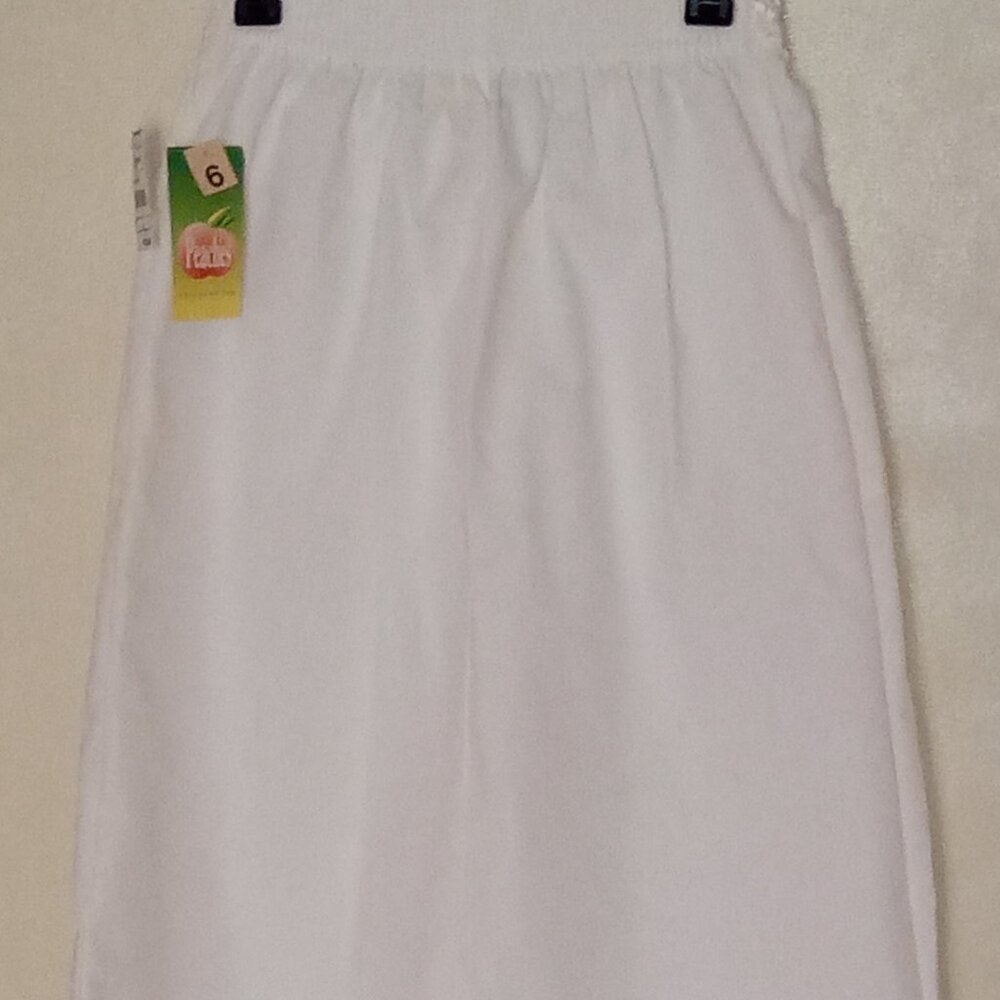Peaches Uniform White Size 6 Scrub Skirt